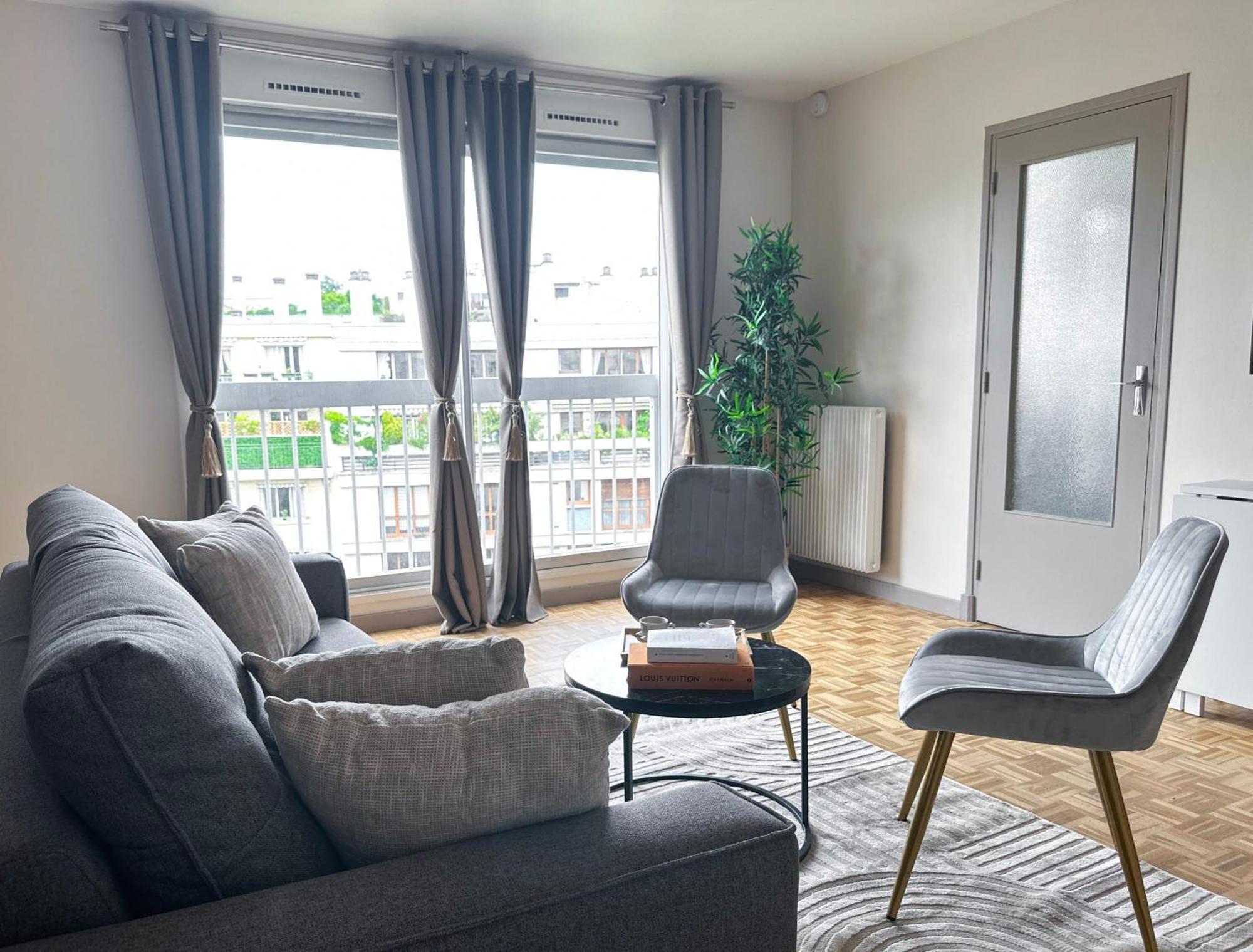 Brand-New Studio With Eiffel Tower View Париж Екстериор снимка
