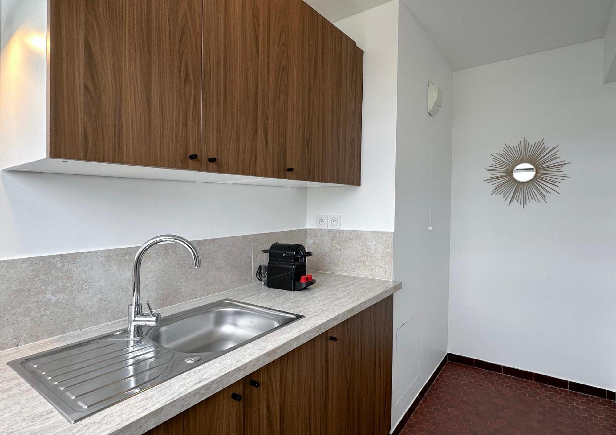 Brand-New Studio With Eiffel Tower View Париж Екстериор снимка