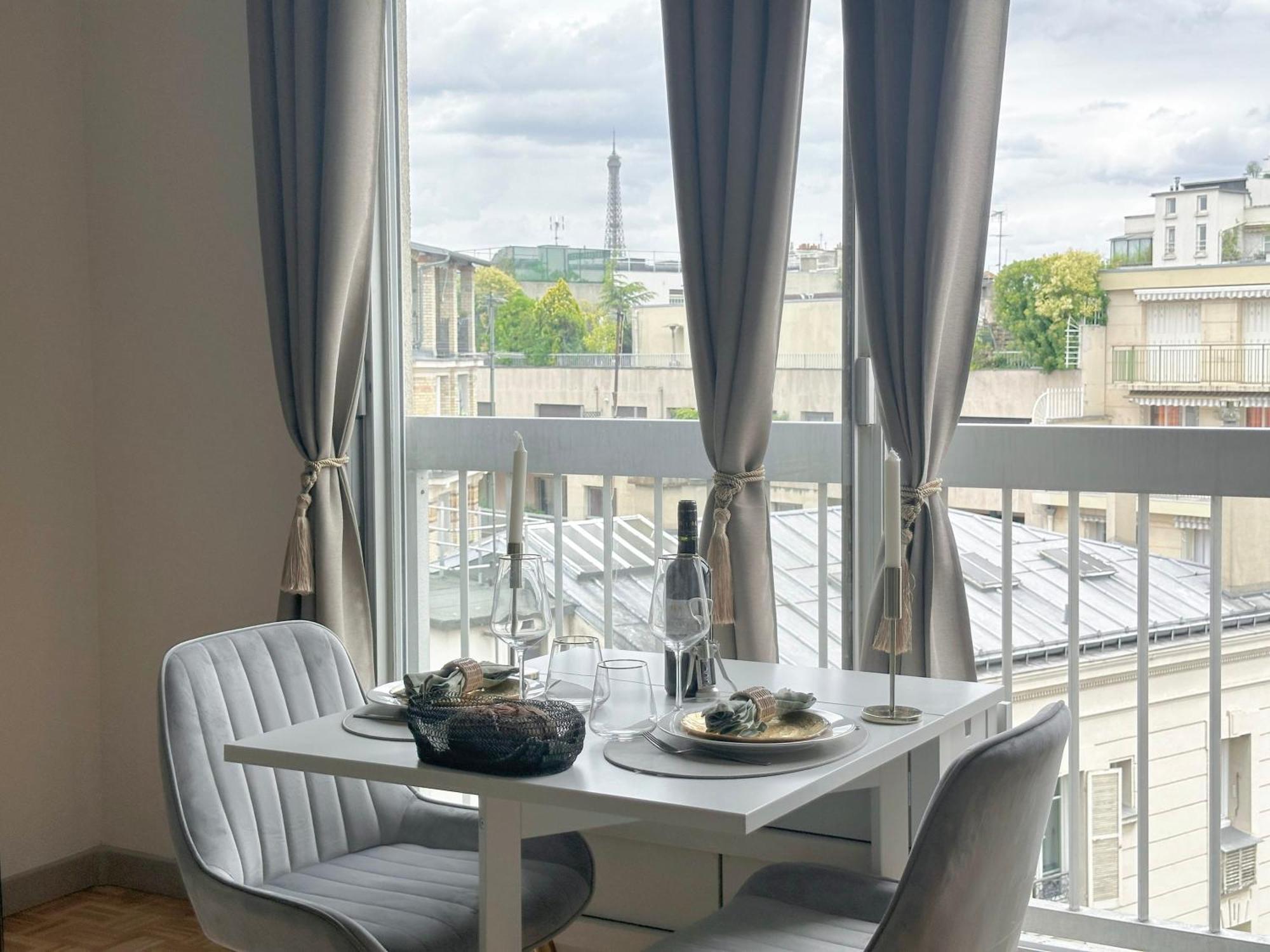 Brand-New Studio With Eiffel Tower View Париж Екстериор снимка