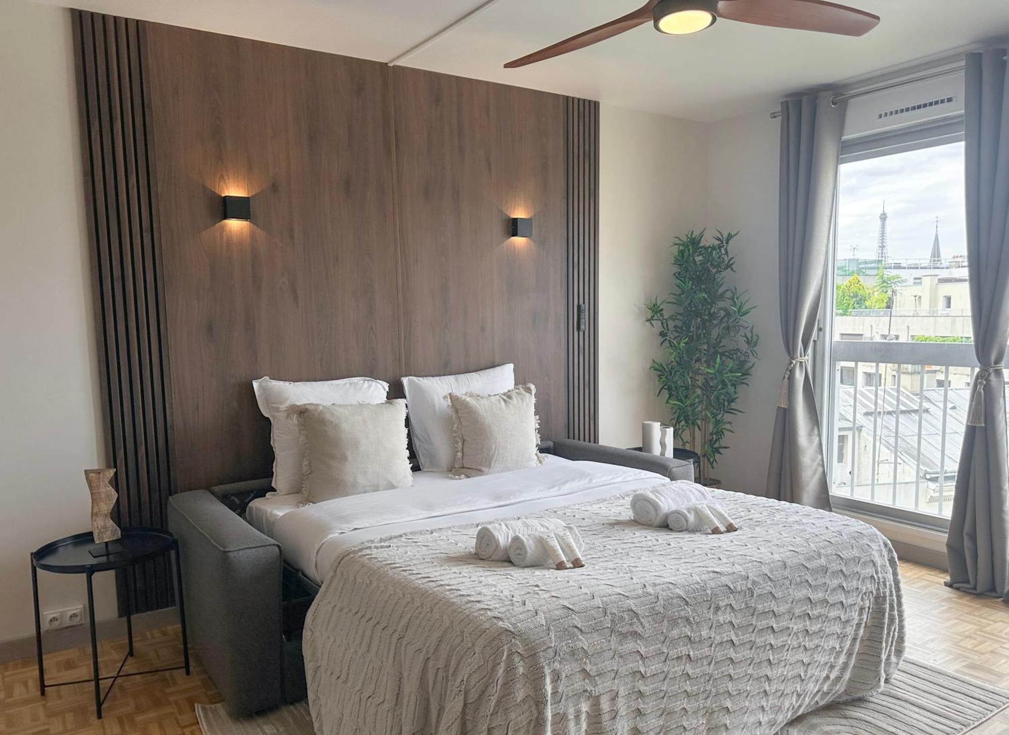 Brand-New Studio With Eiffel Tower View Париж Екстериор снимка